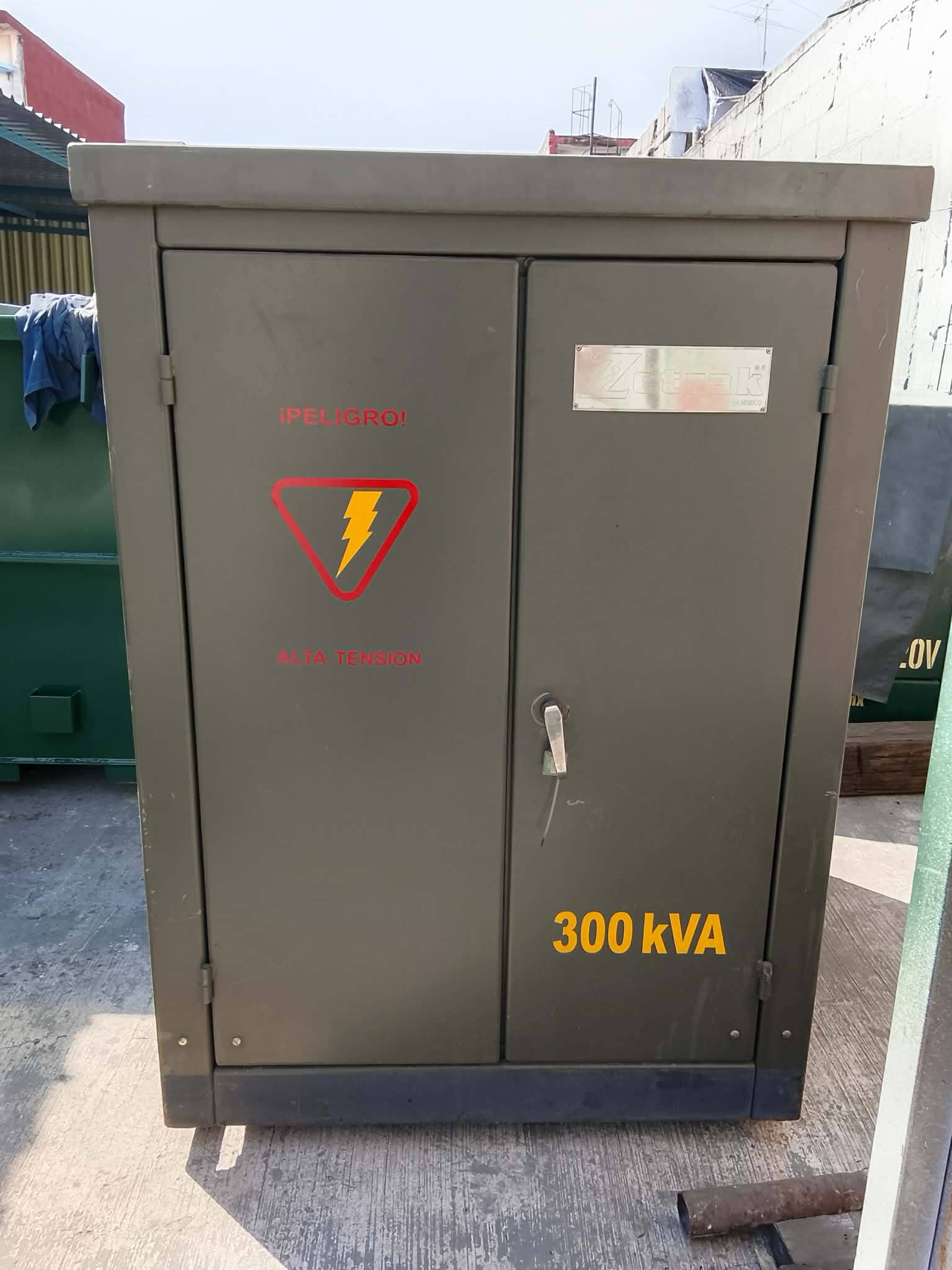 Venta Transformador Pedestal Seminuevo 300 KVA 23000-220/127 V.